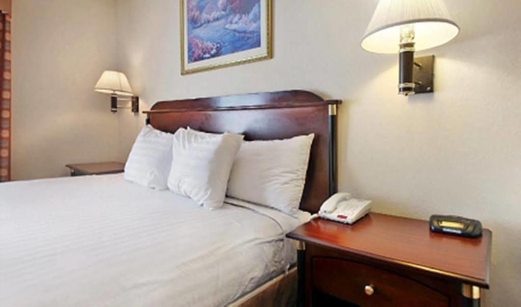 Days Inn & Suites By Wyndham Union City Kültér fotó